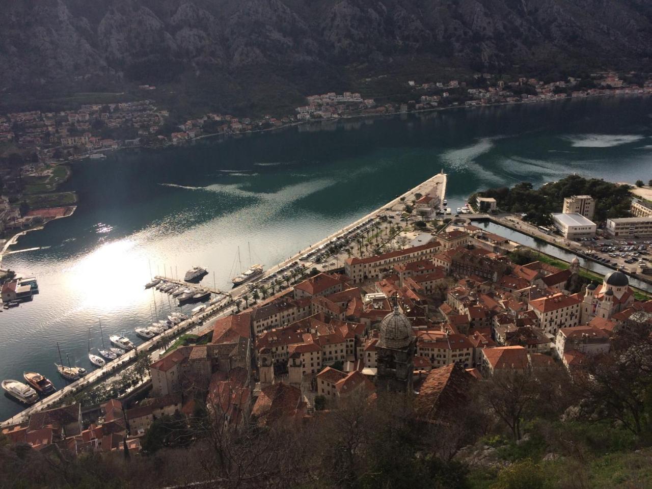Chic & Stylish With Seaview-Terrace - Kotor Indah Apartment Bagian luar foto