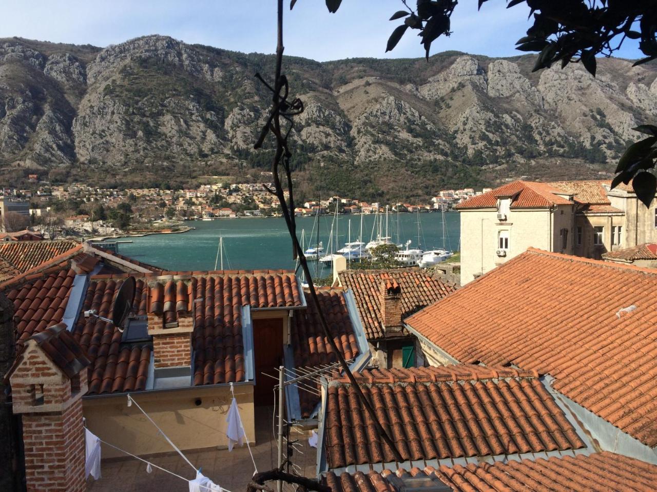 Chic & Stylish With Seaview-Terrace - Kotor Indah Apartment Bagian luar foto